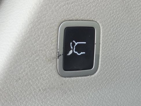 Used 2020 Chrysler Voyager Lxi FWD image 13