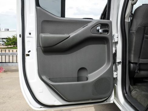 Used 2018 Nissan Frontier SV RWD image 41