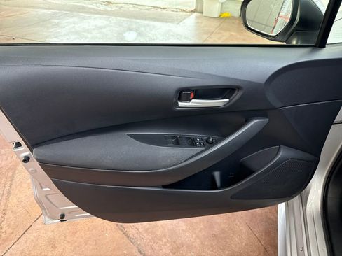 Used 2021 Toyota Corolla LE image 11