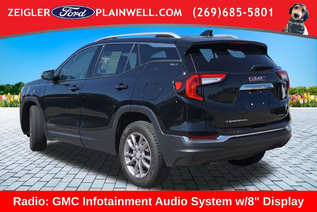 Used 2024 GMC Terrain SLT AWD/4WD image 3