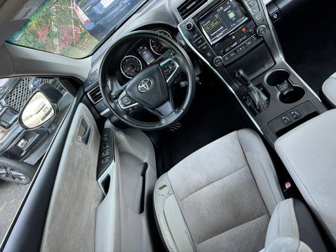 Used 2017 Toyota Camry XSE w/ Moonroof Package FWD image 11