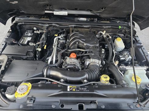 Used 2018 Jeep Wrangler Unlimited Sahara image 11