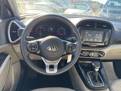 Used 2020 Kia Soul LX image 13