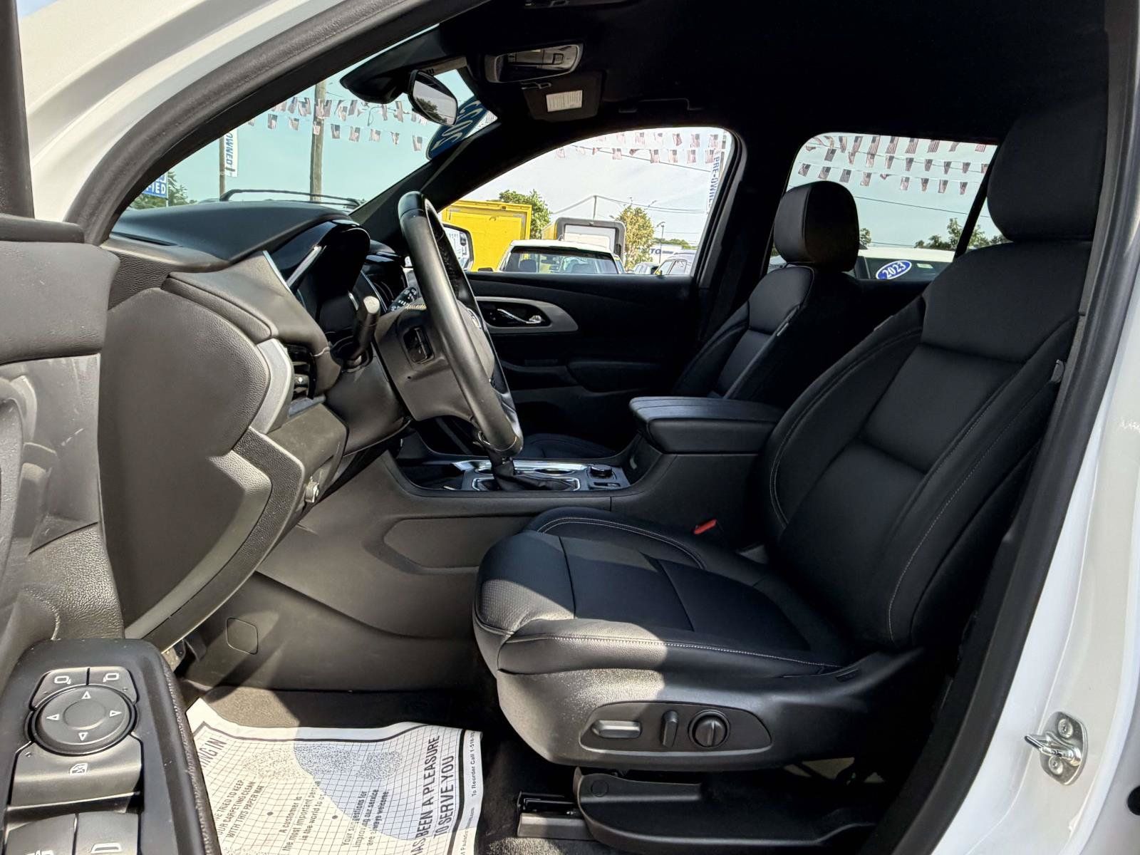 Certified 2023 Chevrolet Traverse LT FWD image 9
