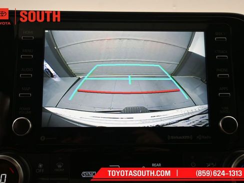 Used 2022 Toyota Highlander XLE AWD/4WD image 17