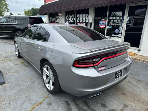 Used 2018 Dodge Charger R/T RWD image 2