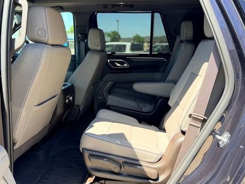 Used 2022 GMC Yukon SLT w/ SLT Premium Package AWD/4WD image 12