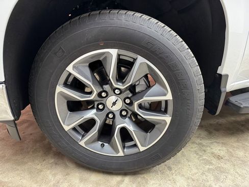 Used 2024 Chevrolet Silverado 1500 LT AWD/4WD image 28