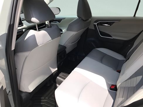 Certified 2021 Toyota RAV4 XLE Premium AWD/4WD image 13