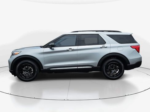 Used 2022 Ford Explorer XLT w/ Equipment Group 202A AWD/4WD image 7