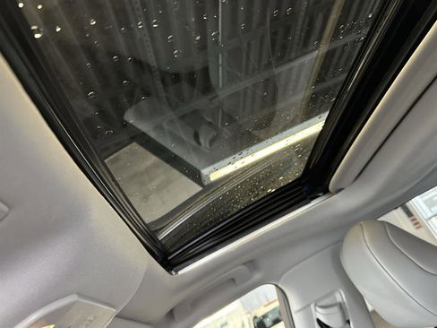 Used 2020 Toyota Highlander XLE image 13