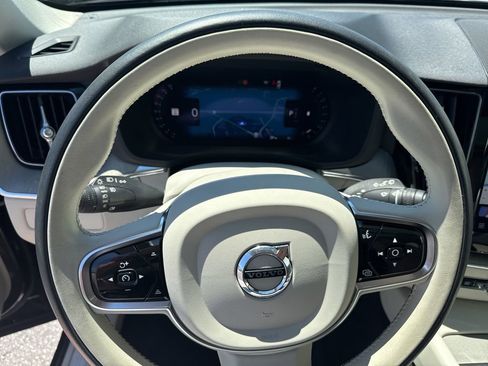 Used 2023 Volvo XC60 B5 Plus AWD/4WD image 30