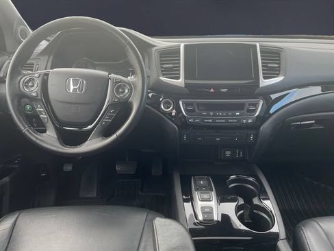 Used 2018 Honda Pilot Touring image 10