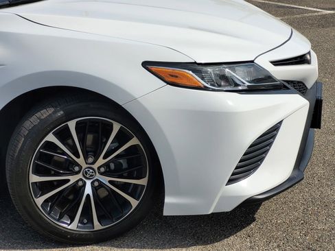 Used 2018 Toyota Camry SE w/ Convenience Package image 16