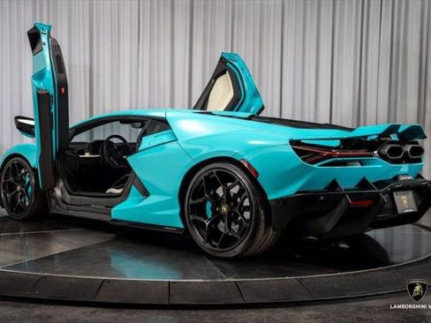 Used 2025 Lamborghini Revuelto image 19