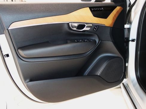 Used 2022 Volvo XC90 T6 Momentum w/ Advanced Package image 29