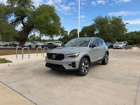 New 2026 Volvo XC40 B5 Plus w/ Protection Package Premier AWD/4WD image 2