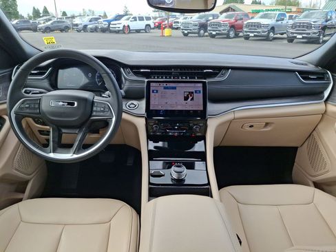 Certified 2024 Jeep Grand Cherokee Limited image 11