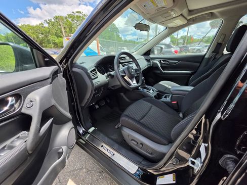 Used 2017 Nissan Rogue SV FWD image 11