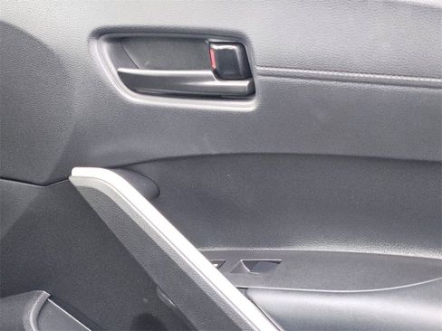 Used 2025 Toyota Corolla Cross LE image 27