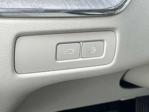 Used 2025 Volvo XC60 T8 Plus w/ Protection Package Premier image 27