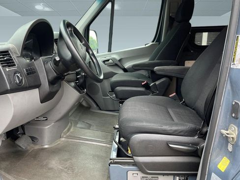 Used 2018 Mercedes-Benz Sprinter 2500 image 3