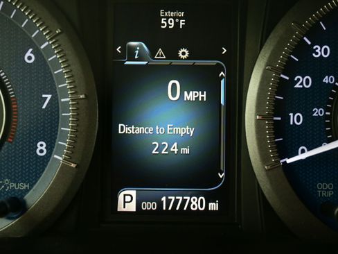 Used 2017 Toyota Sienna Limited Premium image 26