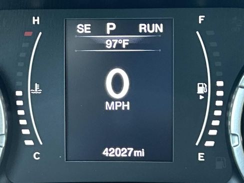 Used 2023 Jeep Renegade Latitude AWD/4WD image 32