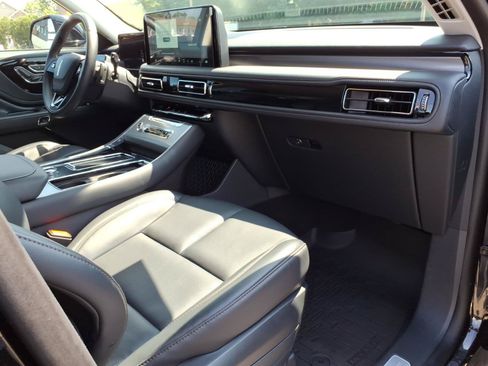 Used 2026 Lincoln Aviator AWD image 9
