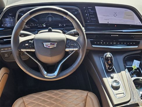 Used 2022 Cadillac Escalade Premium Luxury image 18