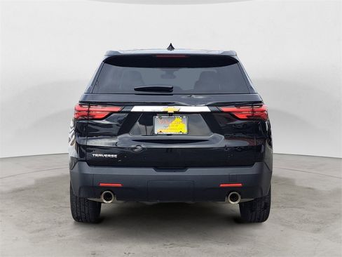 Used 2023 Chevrolet Traverse LS image 4