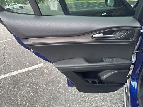 Used 2022 Alfa Romeo Stelvio Ti image 29