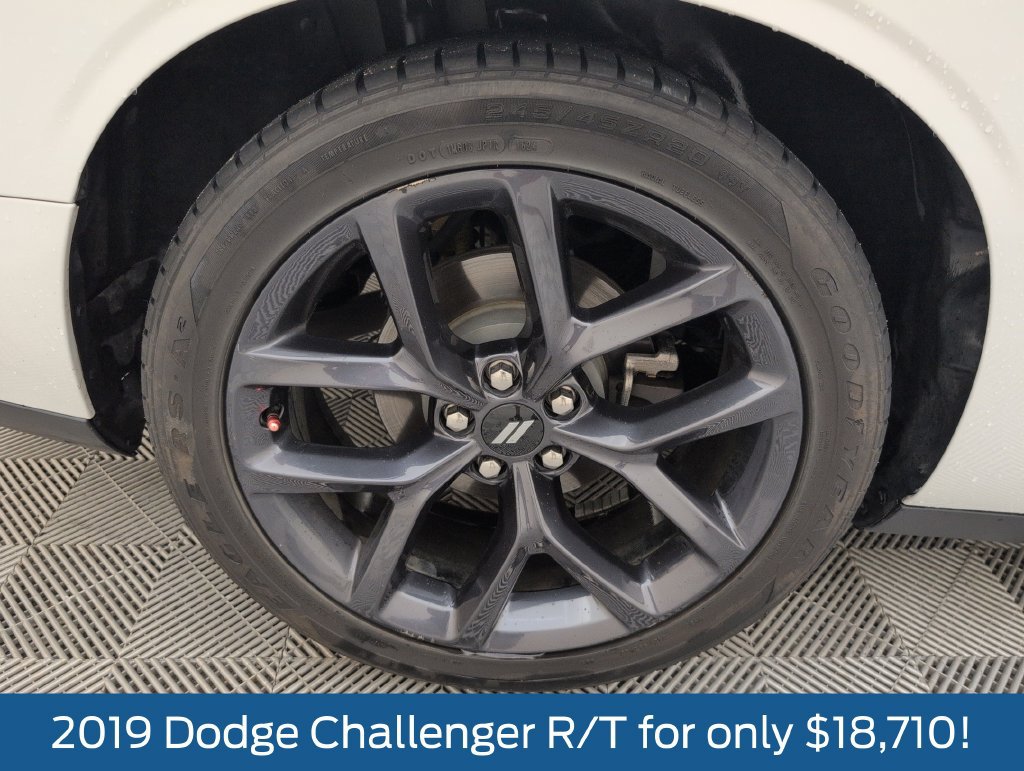 Used 2019 Dodge Challenger R/T RWD image 14