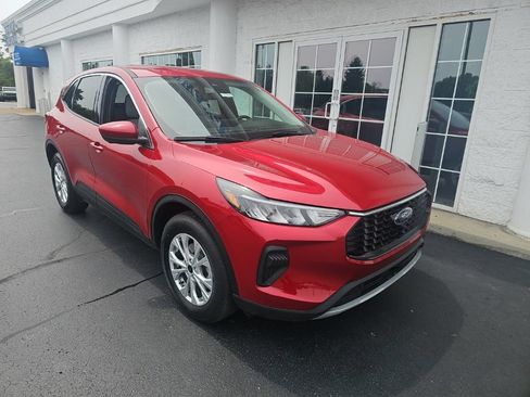 Used 2023 Ford Escape Active w/ Tech Pack #2 AWD/4WD image 2