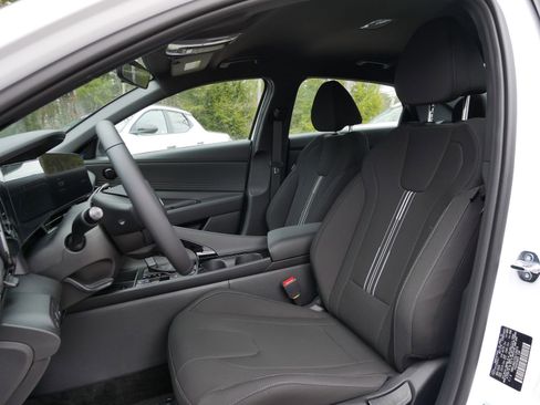 New 2025 Hyundai Elantra SEL FWD image 7