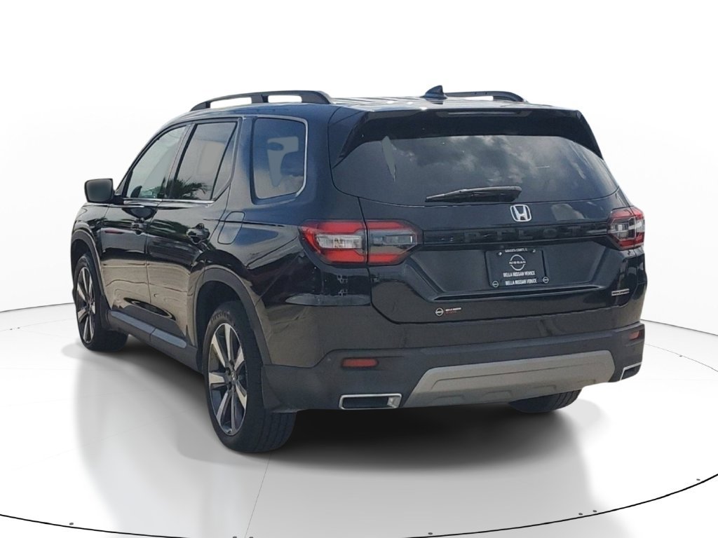 Used 2025 Honda Pilot Touring image 3