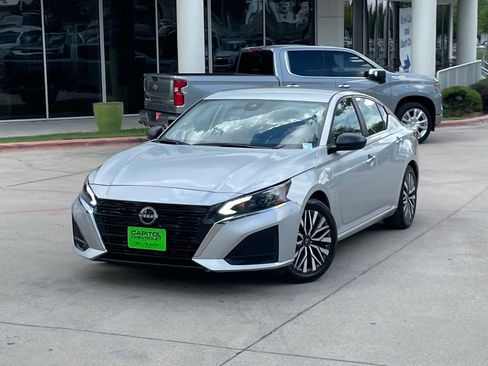 Used 2024 Nissan Altima 2.5 SV FWD image 10