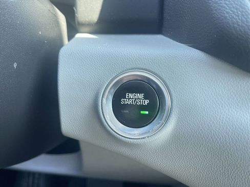 Used 2022 GMC Terrain SLT image 13