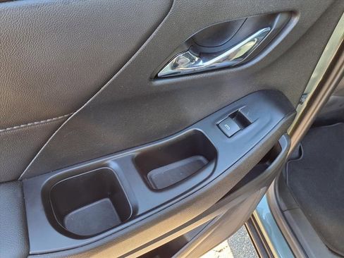 Used 2023 Chevrolet Traverse LT image 17