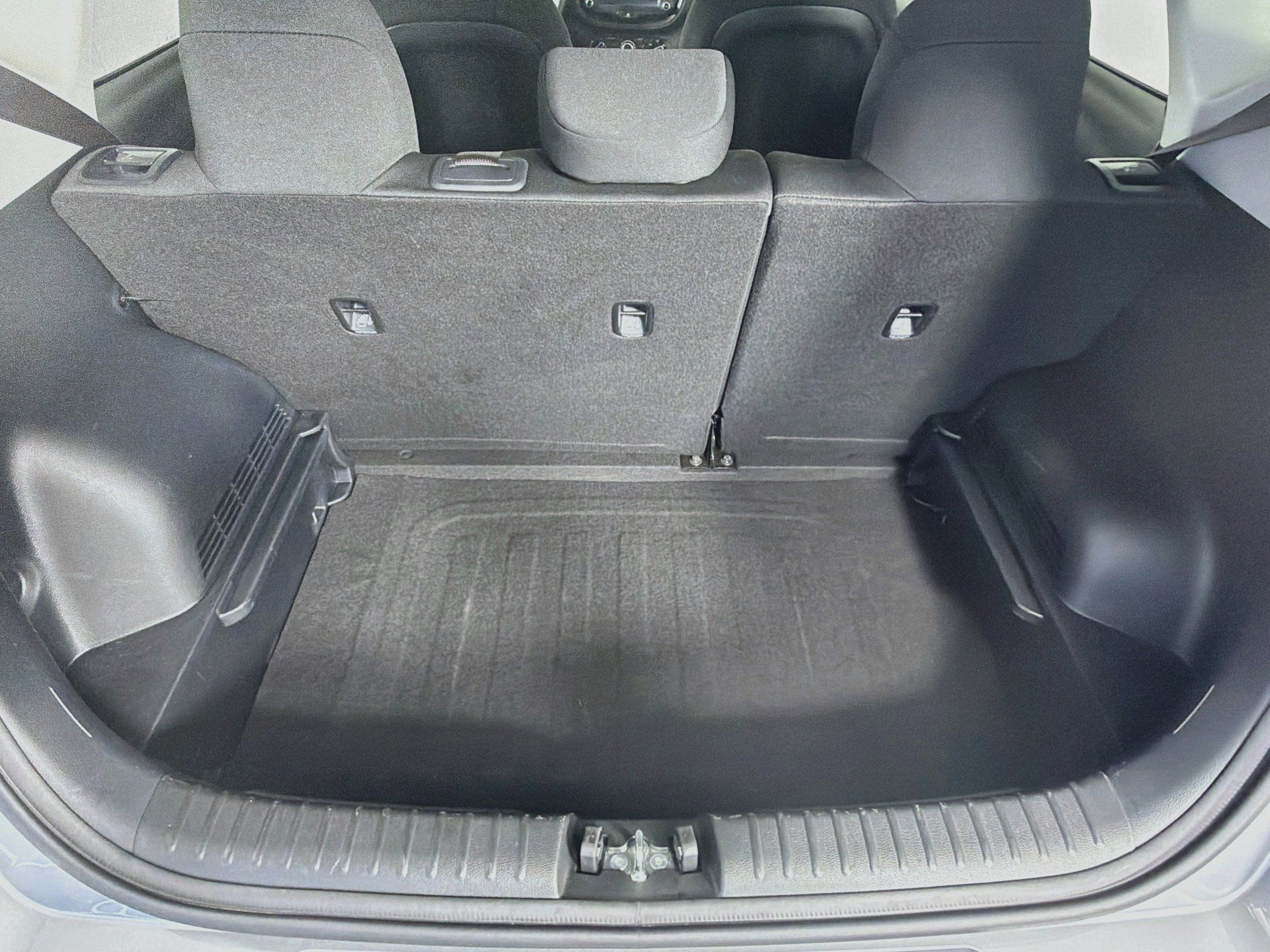 Used 2025 Kia Soul LX w/ LX Technology Package FWD image 27