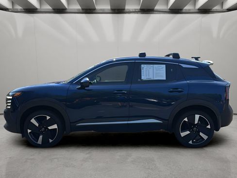 Used 2025 Nissan Kicks SR FWD image 2
