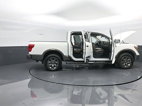 Used 2019 Nissan Titan Platinum Reserve w/ Platinum Utility Package image 39