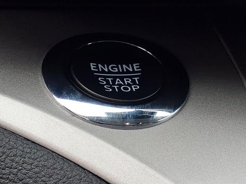 Used 2022 Ford Explorer XLT w/ Equipment Group 202A image 19