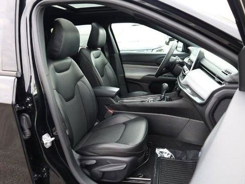 Used 2025 Jeep Compass Latitude w/ Sun & Sound Group image 24