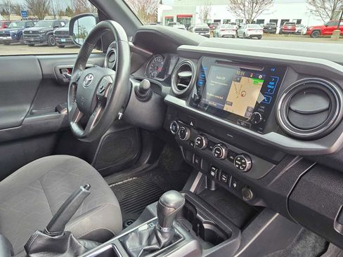 Used 2019 Toyota Tacoma TRD Off-Road image 14