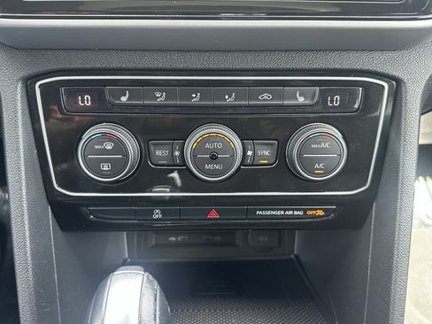 Used 2022 Volkswagen Atlas SEL R-Line AWD/4WD image 29