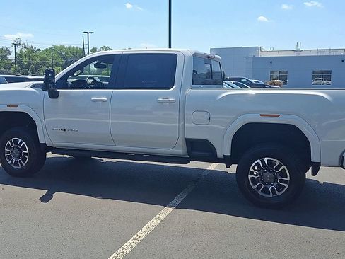 Used 2022 GMC Sierra 2500 AT4 w/ AT4 Preferred Package AWD/4WD image 8