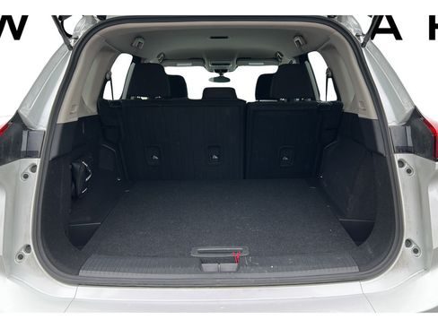 Used 2025 Nissan Rogue S FWD image 17