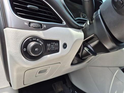 Used 2019 Jeep Cherokee Overland w/ Technology Group AWD/4WD image 16