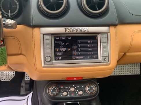 Used 2014 Ferrari California image 19